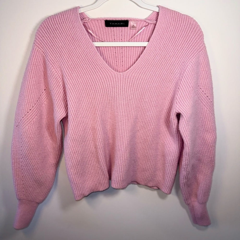 Tahari Pink Women's V Neck Knit Sweater Pullover size Medium